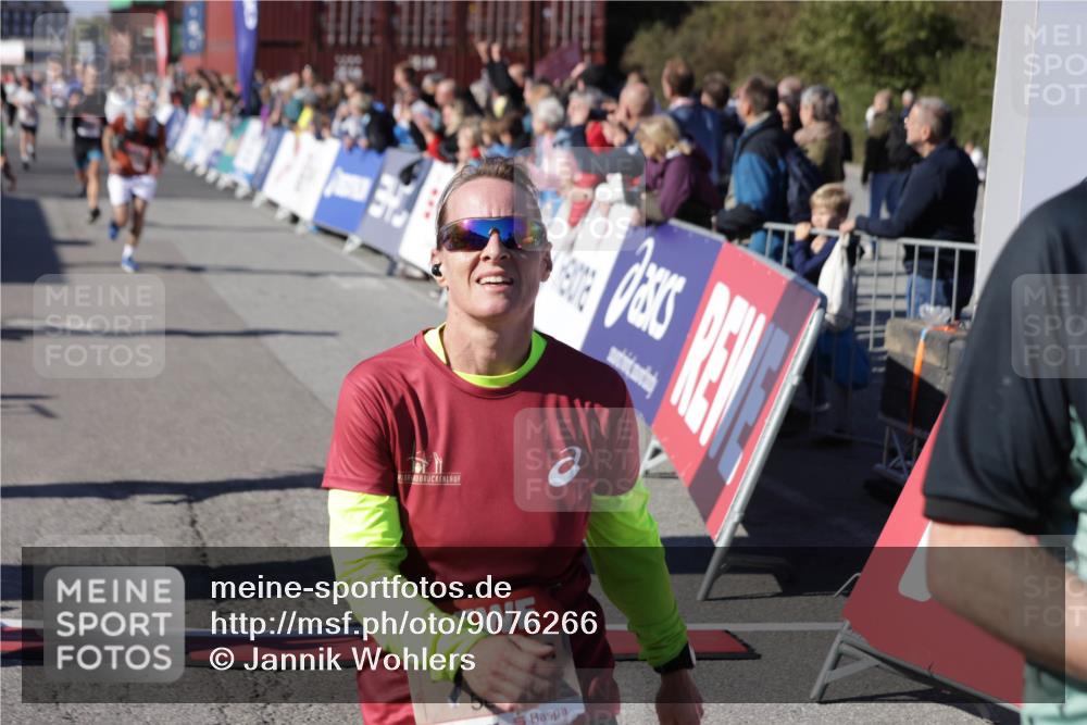 03.10.2025 - Köhlbrandbrückenlauf Jannik Wohlers http://msf.ph/oto/9076266 03.10.2025 13:16:59 Ziel 4168, 4331, 4359, 4605, 4861, 4978, 4982, 5033, 5053, 5087, 5099, 5100, 5166, 5302, 5385, 5386, 5453, 5467, 5840, 6286, 6474, 6623, 6626, 6658, 6697, 6785 meine-sportfotos.de
