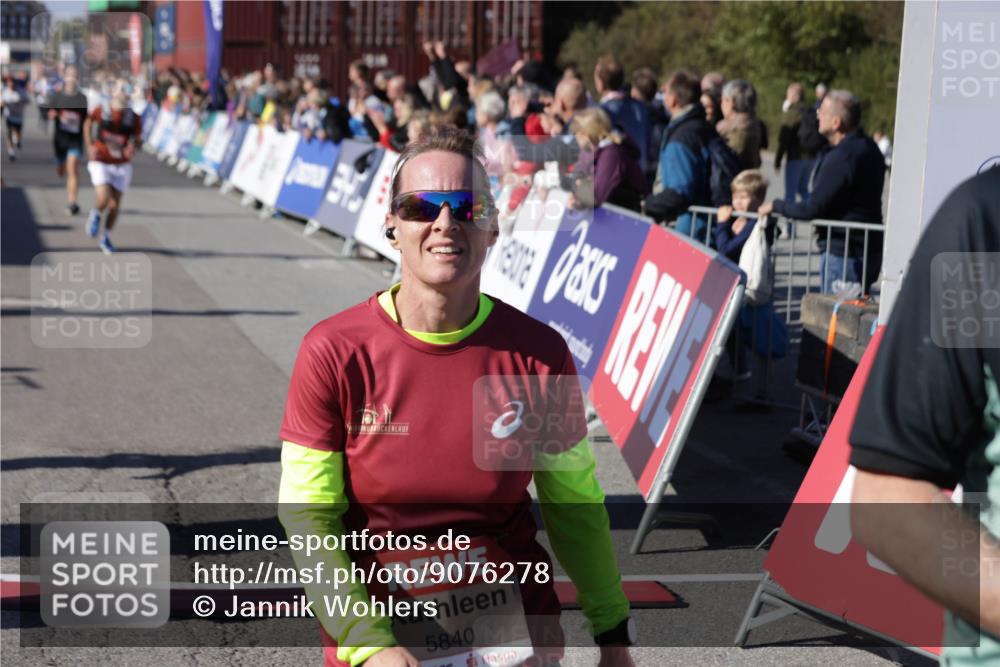 03.10.2025 - Köhlbrandbrückenlauf Jannik Wohlers http://msf.ph/oto/9076278 03.10.2025 13:16:59 Ziel 4168, 4331, 4359, 4605, 4861, 4978, 4982, 5033, 5053, 5087, 5099, 5100, 5166, 5302, 5385, 5386, 5453, 5467, 5840, 6286, 6474, 6623, 6626, 6658, 6697, 6785 meine-sportfotos.de