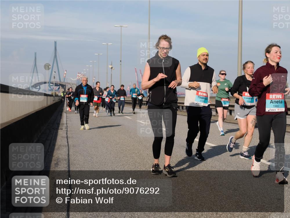 03.10.2025 - Köhlbrandbrückenlauf Fabian Wolf http://msf.ph/oto/9076292 03.10.2025 10:15:20 Position 3 2558, 1729, 1982 meine-sportfotos.de