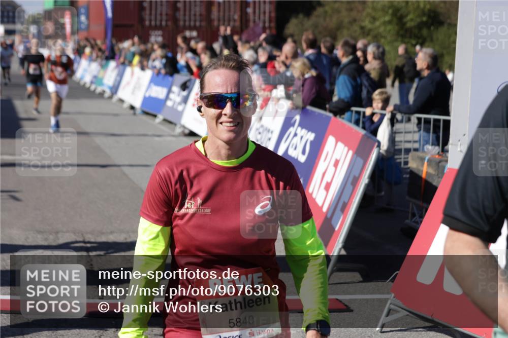 03.10.2025 - Köhlbrandbrückenlauf Jannik Wohlers http://msf.ph/oto/9076303 03.10.2025 13:17:00 Ziel 4168, 4242, 4331, 4359, 4605, 4861, 4978, 4982, 5033, 5053, 5087, 5100, 5166, 5302, 5385, 5386, 5453, 5467, 5840, 6286, 6474, 6623, 6626, 6658 meine-sportfotos.de