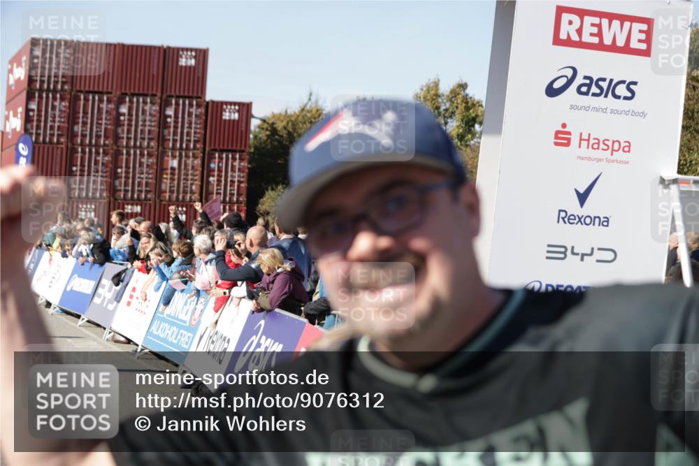 03.10.2025 - Köhlbrandbrückenlauf Jannik Wohlers http://msf.ph/oto/9076312 03.10.2025 13:17:00 Ziel 4168, 4242, 4331, 4359, 4605, 4861, 4978, 4982, 5033, 5053, 5087, 5100, 5166, 5302, 5385, 5386, 5453, 5467, 5840, 6286, 6474, 6623, 6626, 6658 meine-sportfotos.de