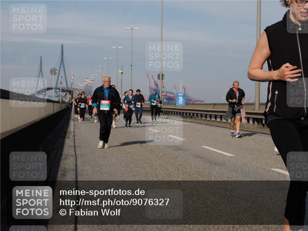 03.10.2025 - Köhlbrandbrückenlauf Fabian Wolf http://msf.ph/oto/9076327 03.10.2025 10:15:22 Position 3  meine-sportfotos.de
