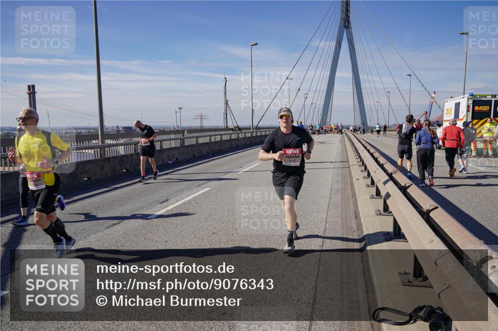 03.10.2025 - Köhlbrandbrückenlauf Michael Burmester http://msf.ph/oto/9076343 03.10.2025 12:41:24 Position 2 5747 meine-sportfotos.de