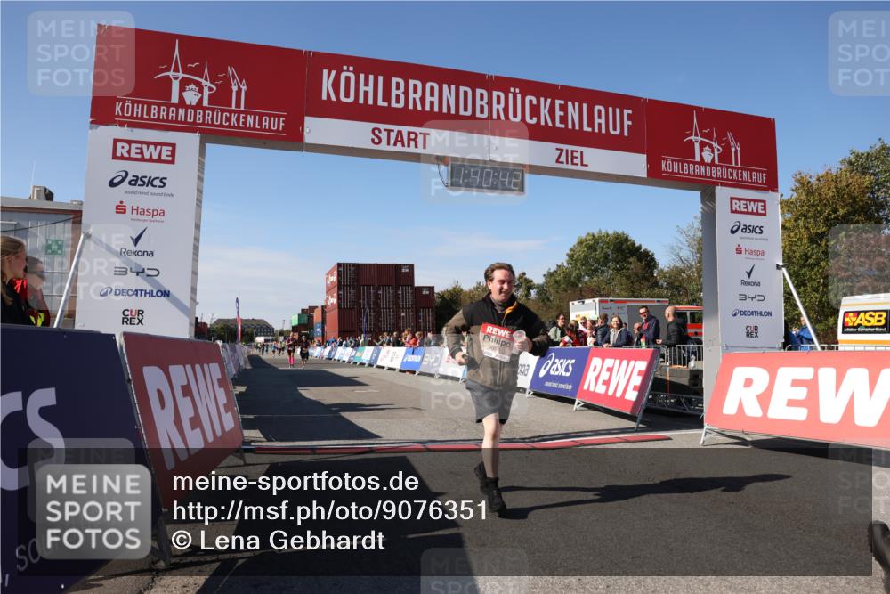03.10.2025 - Köhlbrandbrückenlauf Lena Gebhardt http://msf.ph/oto/9076351 03.10.2025 13:40:43 Ziel 5558, 6134, 6135 meine-sportfotos.de