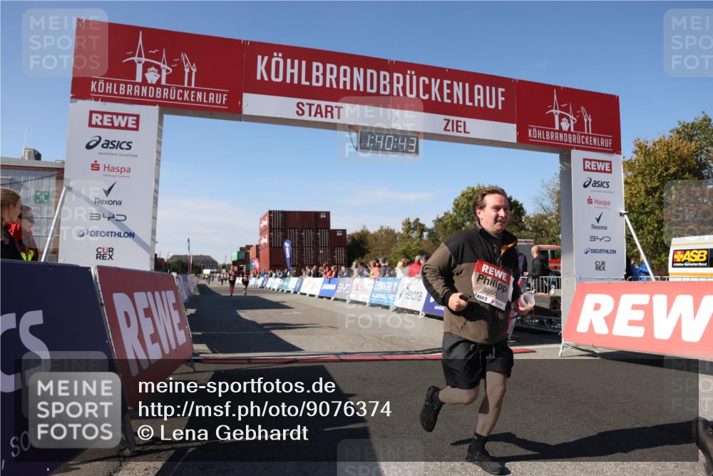 03.10.2025 - Köhlbrandbrückenlauf Lena Gebhardt http://msf.ph/oto/9076374 03.10.2025 13:40:43 Ziel 5558, 6134, 6135 meine-sportfotos.de
