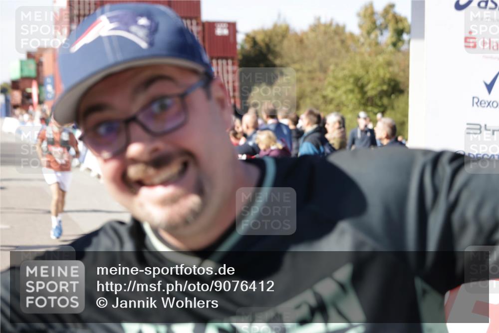 03.10.2025 - Köhlbrandbrückenlauf Jannik Wohlers http://msf.ph/oto/9076412 03.10.2025 13:17:01 Ziel 4168, 4242, 4331, 4359, 4361, 4605, 4861, 4978, 4982, 5033, 5053, 5073, 5087, 5090, 5100, 5166, 5302, 5385, 5386, 5453, 5467, 5479, 5840, 6286, 6474, 6623, 6626, 6658 meine-sportfotos.de