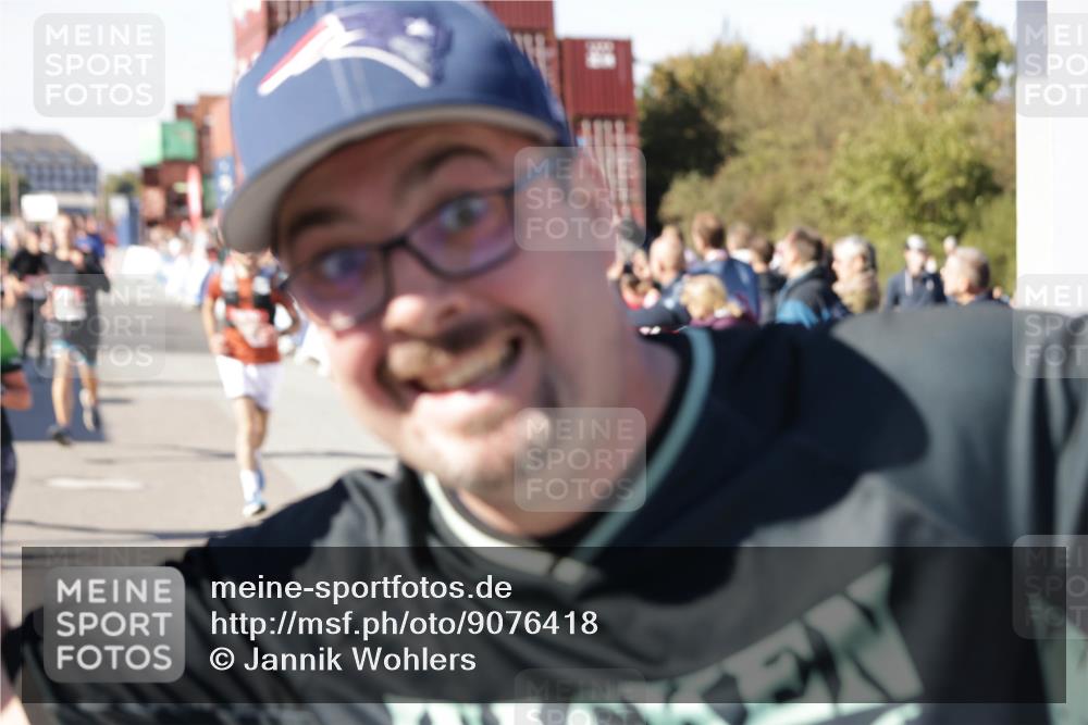 03.10.2025 - Köhlbrandbrückenlauf Jannik Wohlers http://msf.ph/oto/9076418 03.10.2025 13:17:01 Ziel 4168, 4242, 4331, 4359, 4361, 4605, 4861, 4978, 4982, 5033, 5053, 5073, 5087, 5090, 5100, 5166, 5302, 5385, 5386, 5453, 5467, 5479, 5840, 6286, 6474, 6623, 6626, 6658 meine-sportfotos.de
