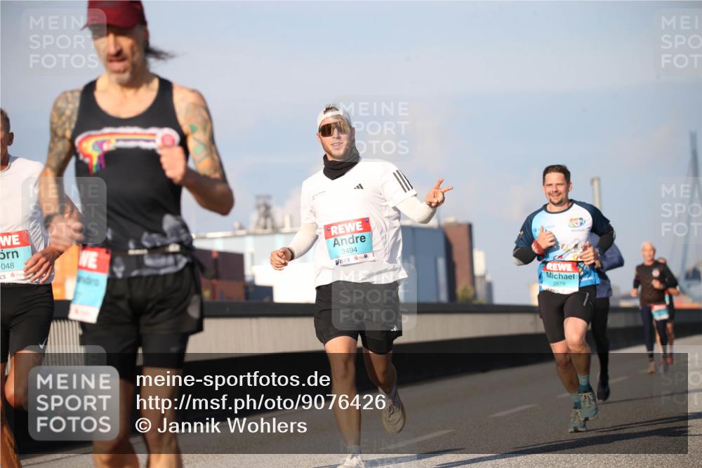 03.10.2025 - Köhlbrandbrückenlauf Jannik Wohlers http://msf.ph/oto/9076426 03.10.2025 09:42:57 Position 3 048, 3494, 2879 meine-sportfotos.de