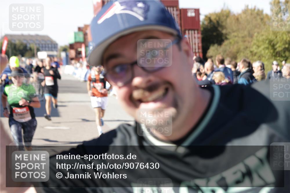 03.10.2025 - Köhlbrandbrückenlauf Jannik Wohlers http://msf.ph/oto/9076430 03.10.2025 13:17:01 Ziel 4168, 4242, 4331, 4359, 4361, 4605, 4861, 4978, 4982, 5033, 5053, 5073, 5087, 5090, 5100, 5166, 5302, 5385, 5386, 5453, 5467, 5479, 5840, 6286, 6474, 6623, 6626, 6658 meine-sportfotos.de