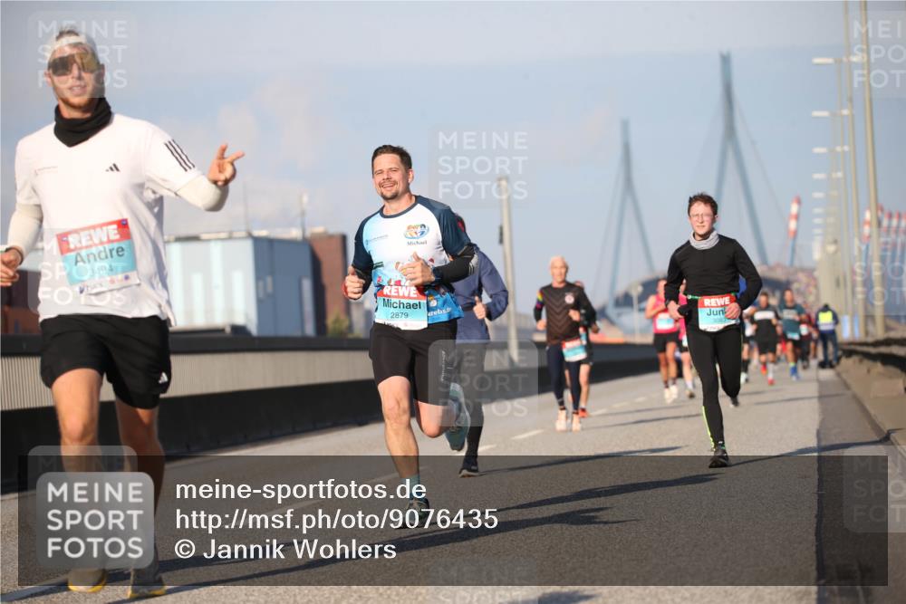 03.10.2025 - Köhlbrandbrückenlauf Jannik Wohlers http://msf.ph/oto/9076435 03.10.2025 09:42:58 Position 3 3494, 2879 meine-sportfotos.de