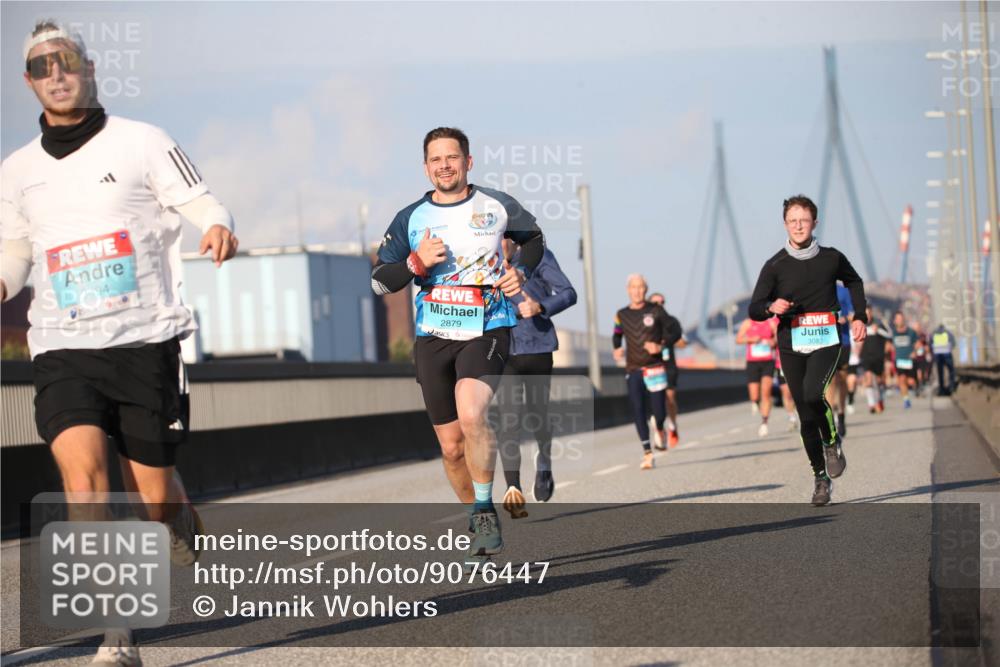 03.10.2025 - Köhlbrandbrückenlauf Jannik Wohlers http://msf.ph/oto/9076447 03.10.2025 09:42:58 Position 3 3494, 2879 meine-sportfotos.de
