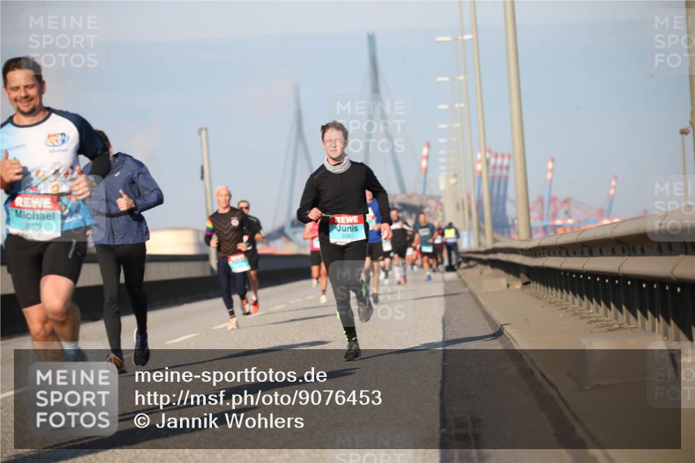 03.10.2025 - Köhlbrandbrückenlauf Jannik Wohlers http://msf.ph/oto/9076453 03.10.2025 09:42:58 Position 3 2879, 3083 meine-sportfotos.de