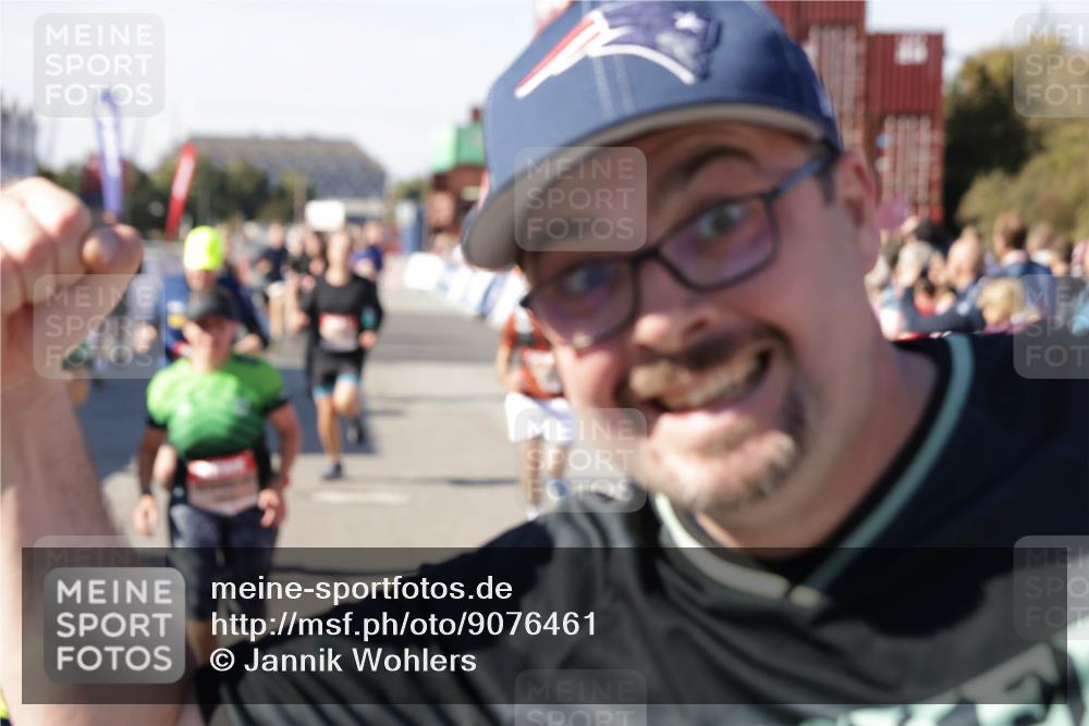 03.10.2025 - Köhlbrandbrückenlauf Jannik Wohlers http://msf.ph/oto/9076461 03.10.2025 13:17:01 Ziel 4168, 4242, 4331, 4359, 4361, 4605, 4861, 4978, 4982, 5033, 5053, 5073, 5087, 5090, 5100, 5166, 5302, 5385, 5386, 5453, 5467, 5479, 5840, 6286, 6474, 6623, 6626, 6658 meine-sportfotos.de