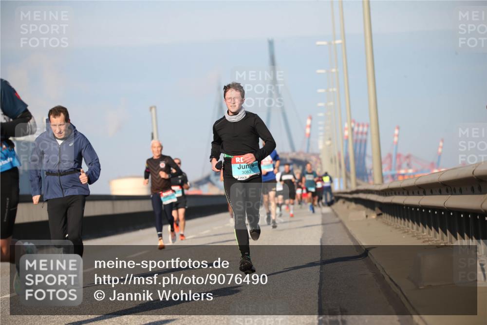 03.10.2025 - Köhlbrandbrückenlauf Jannik Wohlers http://msf.ph/oto/9076490 03.10.2025 09:42:59 Position 3 3083 meine-sportfotos.de