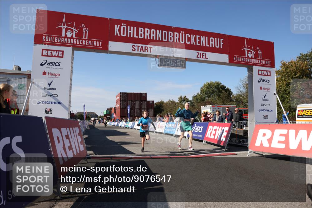 03.10.2025 - Köhlbrandbrückenlauf Lena Gebhardt http://msf.ph/oto/9076547 03.10.2025 13:40:54 Ziel 5495, 5496, 6134, 6135 meine-sportfotos.de