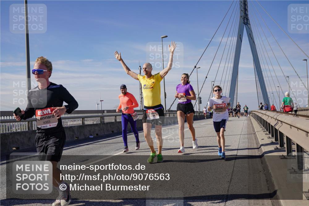 03.10.2025 - Köhlbrandbrückenlauf Michael Burmester http://msf.ph/oto/9076563 03.10.2025 12:41:42 Position 2 4063 meine-sportfotos.de