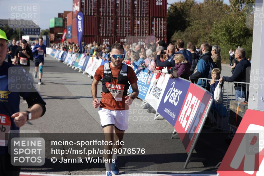 03.10.2025 - Köhlbrandbrückenlauf Jannik Wohlers http://msf.ph/oto/9076576 03.10.2025 13:17:03 Ziel 4168, 4242, 4331, 4359, 4361, 4605, 4861, 4978, 4982, 5033, 5073, 5087, 5090, 5100, 5302, 5453, 5467, 5479, 5840, 6474, 6623, 6626, 6658 meine-sportfotos.de