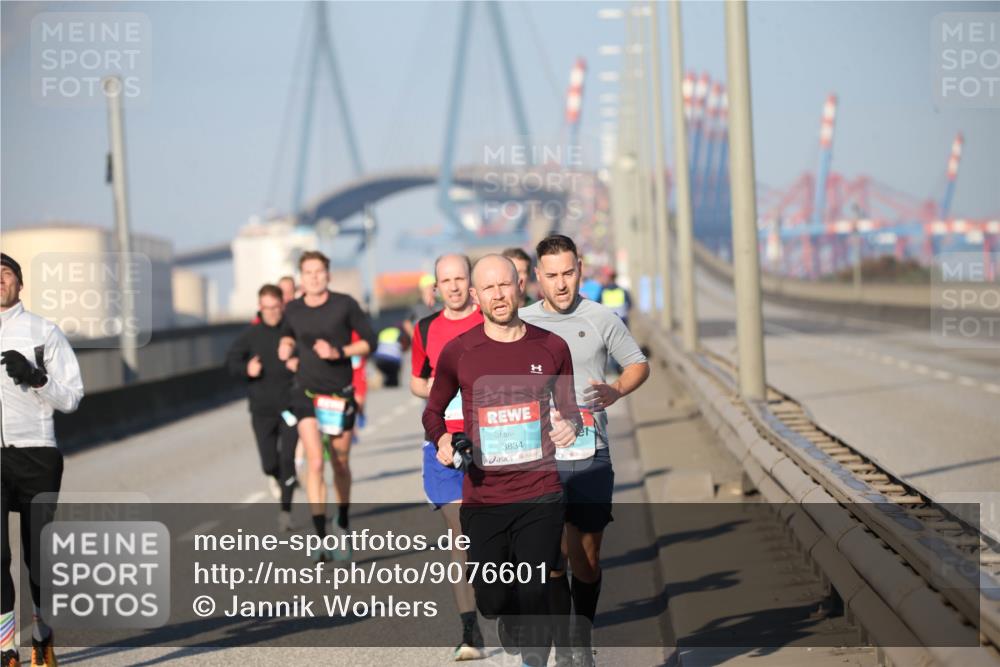03.10.2025 - Köhlbrandbrückenlauf Jannik Wohlers http://msf.ph/oto/9076601 03.10.2025 09:43:19 Position 3 3834 meine-sportfotos.de