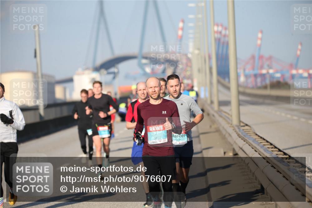 03.10.2025 - Köhlbrandbrückenlauf Jannik Wohlers http://msf.ph/oto/9076607 03.10.2025 09:43:19 Position 3 3834, 1069 meine-sportfotos.de