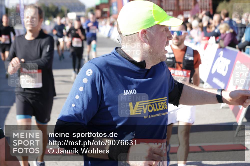 03.10.2025 - Köhlbrandbrückenlauf Jannik Wohlers http://msf.ph/oto/9076631 03.10.2025 13:17:04 Ziel 4168, 4242, 4331, 4359, 4361, 4605, 4861, 4978, 4982, 5033, 5073, 5087, 5090, 5100, 5302, 5453, 5467, 5479, 5667, 5840, 6474, 6623, 6626, 6658 meine-sportfotos.de