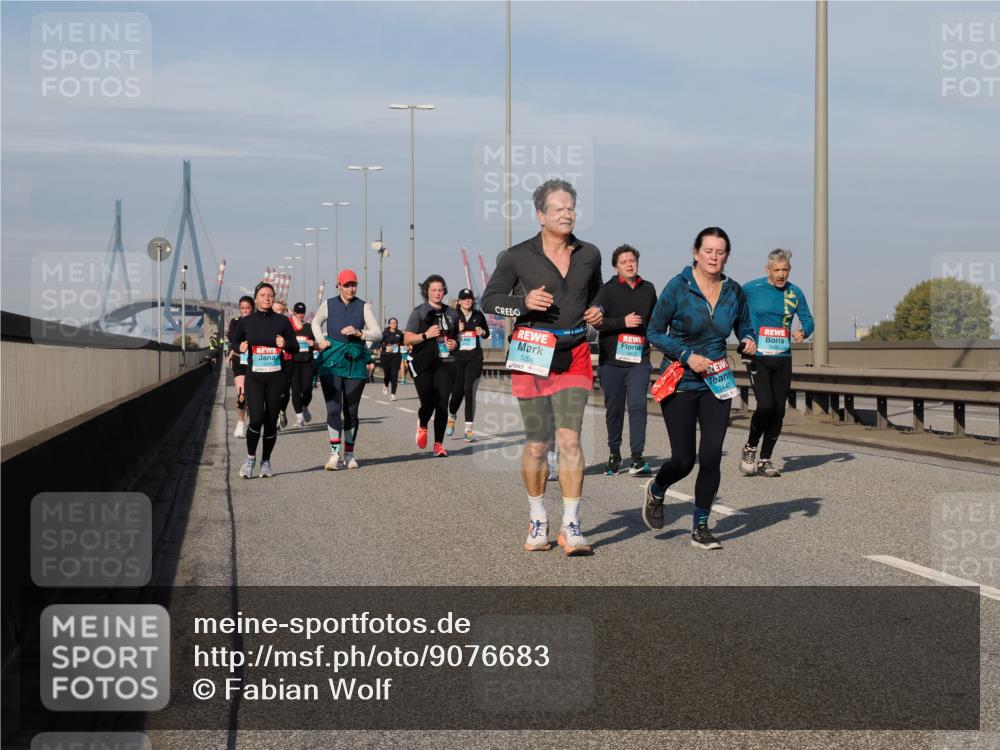 03.10.2025 - Köhlbrandbrückenlauf Fabian Wolf http://msf.ph/oto/9076683 03.10.2025 10:15:30 Position 3 1256, 9442 meine-sportfotos.de