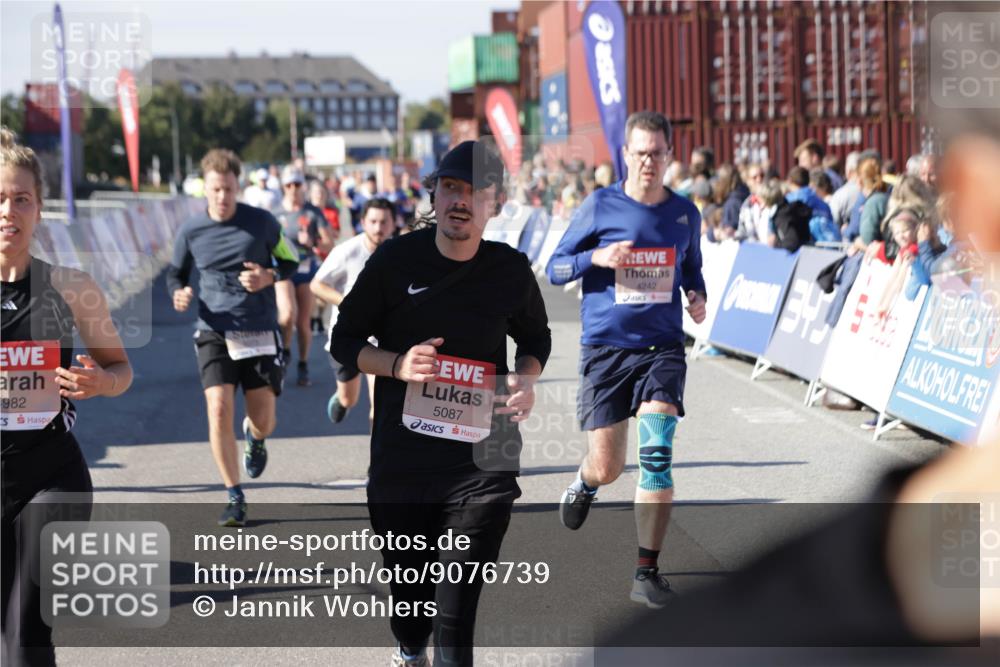 03.10.2025 - Köhlbrandbrückenlauf Jannik Wohlers http://msf.ph/oto/9076739 03.10.2025 13:17:06 Ziel 4242, 4331, 4359, 4361, 4861, 4978, 4982, 5033, 5073, 5087, 5090, 5100, 5479, 5667, 5840, 6431, 6474, 6623, 6626 meine-sportfotos.de
