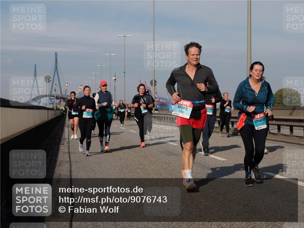 03.10.2025 - Köhlbrandbrückenlauf Fabian Wolf http://msf.ph/oto/9076743 03.10.2025 10:15:32 Position 3 1819, 3437, 1256, 2442 meine-sportfotos.de