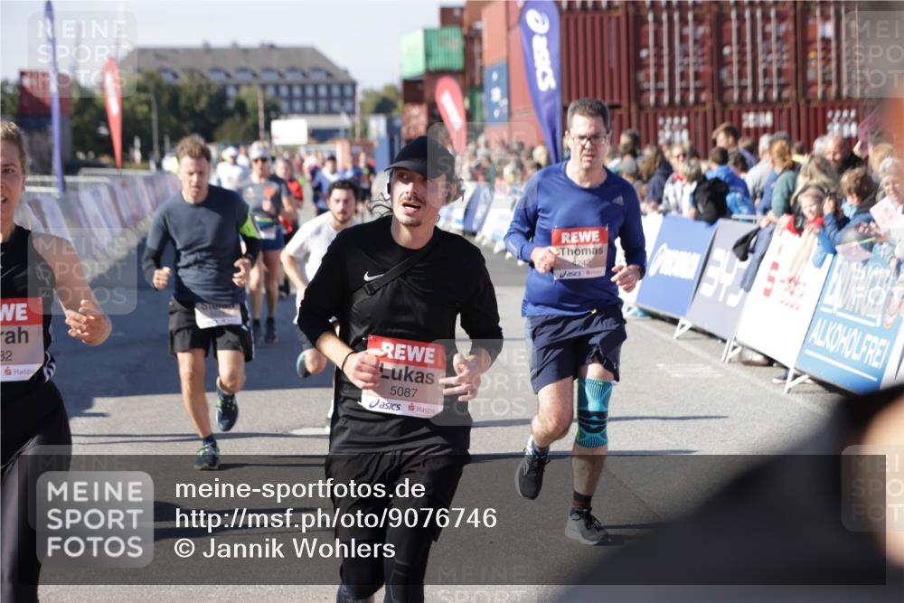 03.10.2025 - Köhlbrandbrückenlauf Jannik Wohlers http://msf.ph/oto/9076746 03.10.2025 13:17:06 Ziel 4242, 4331, 4359, 4361, 4861, 4978, 4982, 5033, 5073, 5087, 5090, 5100, 5479, 5667, 5840, 6431, 6474, 6623, 6626 meine-sportfotos.de