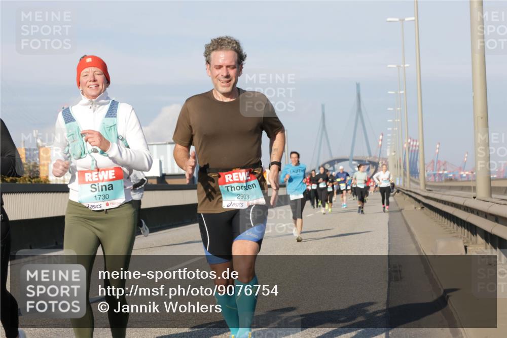 03.10.2025 - Köhlbrandbrückenlauf Jannik Wohlers http://msf.ph/oto/9076754 03.10.2025 09:52:03 Position 3 1730, 2903 meine-sportfotos.de
