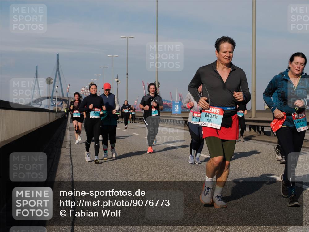 03.10.2025 - Köhlbrandbrückenlauf Fabian Wolf http://msf.ph/oto/9076773 03.10.2025 10:15:32 Position 3 1819, 3442, 1256, 2442 meine-sportfotos.de