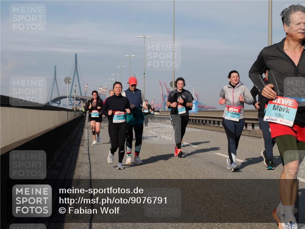 03.10.2025 - Köhlbrandbrückenlauf Fabian Wolf http://msf.ph/oto/9076791 03.10.2025 10:15:33 Position 3 572, 1819, 3442, 1256 meine-sportfotos.de