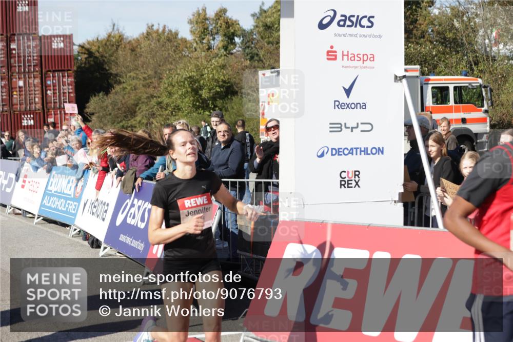 03.10.2025 - Köhlbrandbrückenlauf Jannik Wohlers http://msf.ph/oto/9076793 03.10.2025 12:46:55 Ziel 6483, 6516, 6740 meine-sportfotos.de