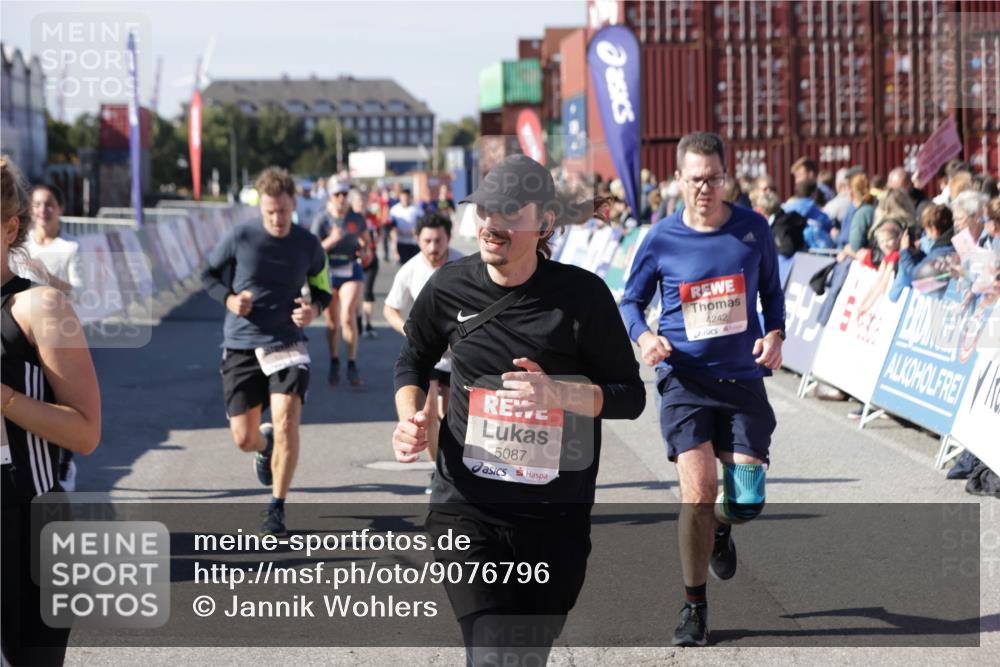 03.10.2025 - Köhlbrandbrückenlauf Jannik Wohlers http://msf.ph/oto/9076796 03.10.2025 13:17:06 Ziel 4242, 4331, 4359, 4361, 4861, 4978, 4982, 5033, 5073, 5087, 5090, 5100, 5479, 5667, 5840, 6431, 6474, 6623, 6626 meine-sportfotos.de