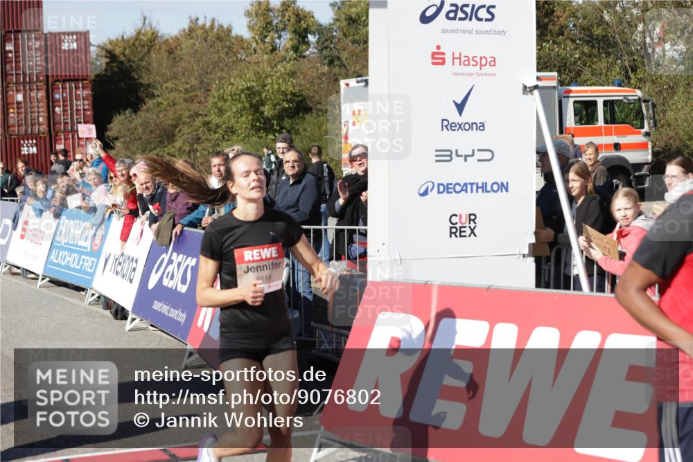 03.10.2025 - Köhlbrandbrückenlauf Jannik Wohlers http://msf.ph/oto/9076802 03.10.2025 12:46:55 Ziel 6483, 6516, 6740 meine-sportfotos.de