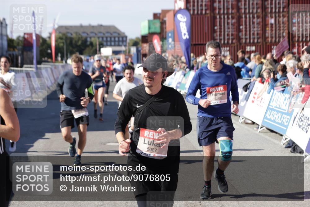 03.10.2025 - Köhlbrandbrückenlauf Jannik Wohlers http://msf.ph/oto/9076805 03.10.2025 13:17:06 Ziel 4242, 4331, 4359, 4361, 4861, 4978, 4982, 5033, 5073, 5087, 5090, 5100, 5479, 5667, 5840, 6431, 6474, 6623, 6626 meine-sportfotos.de