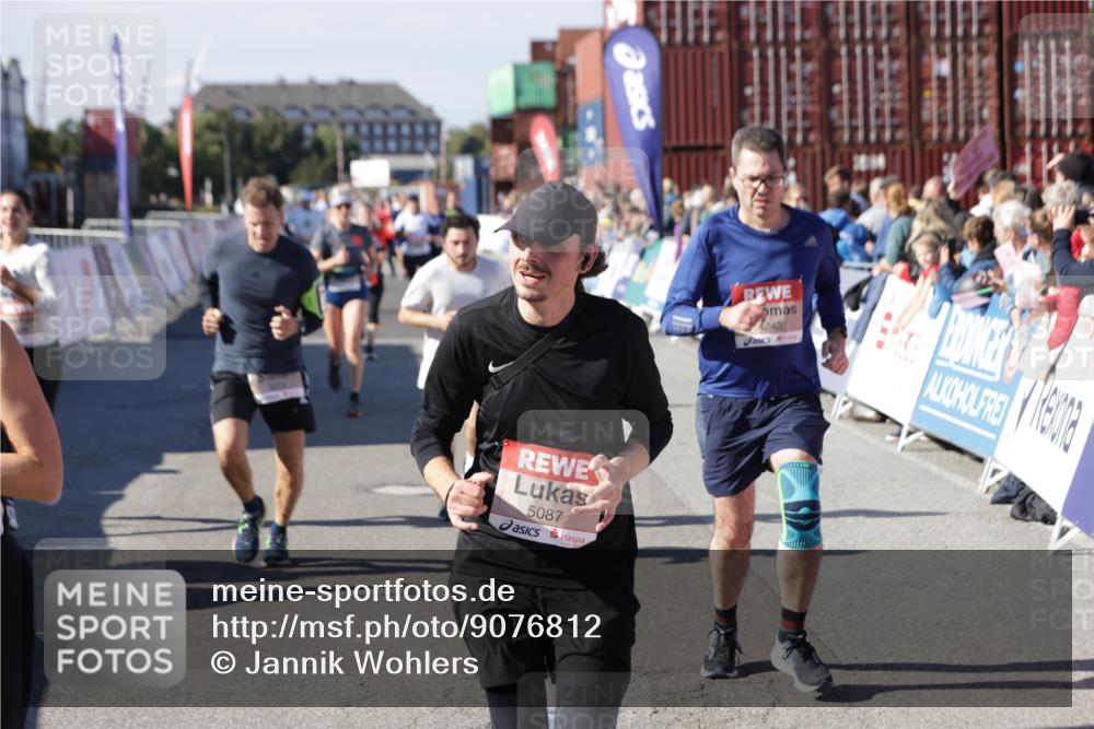 03.10.2025 - Köhlbrandbrückenlauf Jannik Wohlers http://msf.ph/oto/9076812 03.10.2025 13:17:06 Ziel 4242, 4331, 4359, 4361, 4861, 4978, 4982, 5033, 5073, 5087, 5090, 5100, 5479, 5667, 5840, 6431, 6474, 6623, 6626 meine-sportfotos.de
