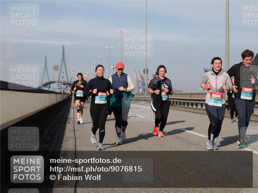 03.10.2025 - Köhlbrandbrückenlauf Fabian Wolf http://msf.ph/oto/9076815 03.10.2025 10:15:34 Position 3 1819, 572, 3442, 3437 meine-sportfotos.de