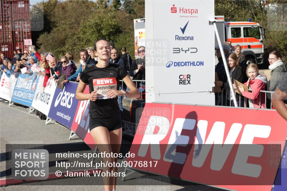 03.10.2025 - Köhlbrandbrückenlauf Jannik Wohlers http://msf.ph/oto/9076817 03.10.2025 12:46:55 Ziel 6483, 6516, 6740 meine-sportfotos.de