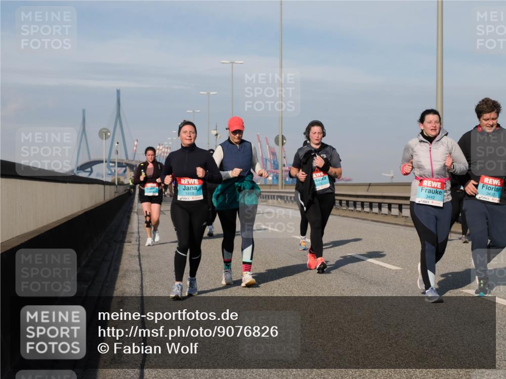 03.10.2025 - Köhlbrandbrückenlauf Fabian Wolf http://msf.ph/oto/9076826 03.10.2025 10:15:34 Position 3 1819, 2572, 3442, 3437 meine-sportfotos.de