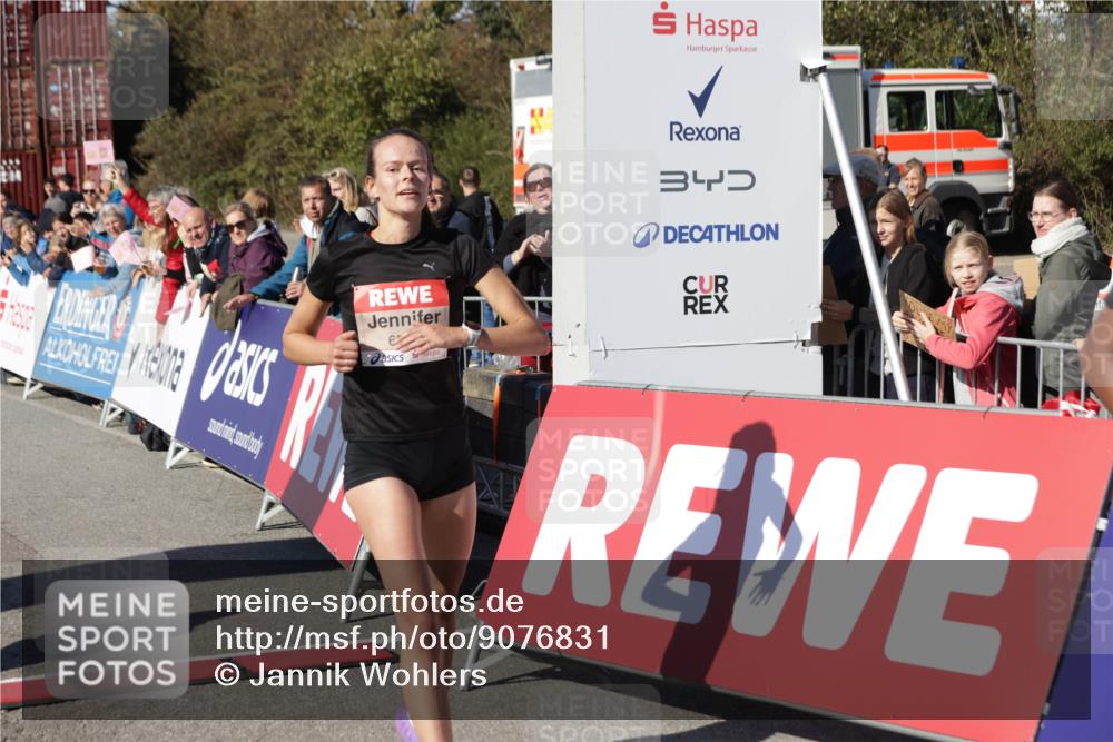 03.10.2025 - Köhlbrandbrückenlauf Jannik Wohlers http://msf.ph/oto/9076831 03.10.2025 12:46:55 Ziel 6483, 6516, 6740 meine-sportfotos.de
