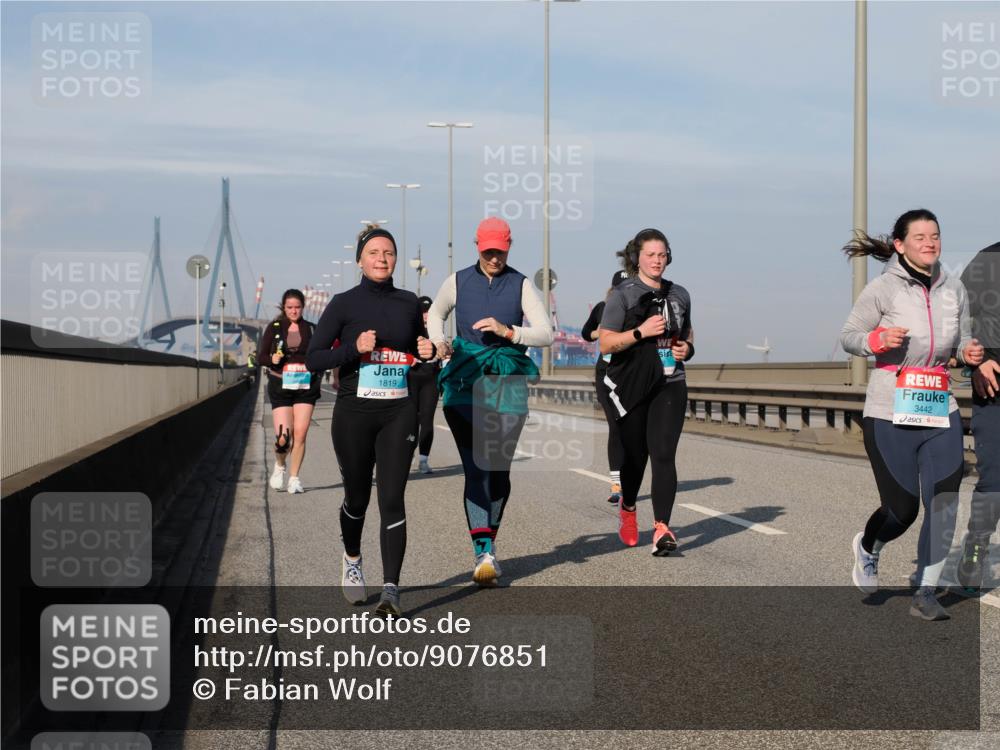 03.10.2025 - Köhlbrandbrückenlauf Fabian Wolf http://msf.ph/oto/9076851 03.10.2025 10:15:34 Position 3 1819, 3442 meine-sportfotos.de