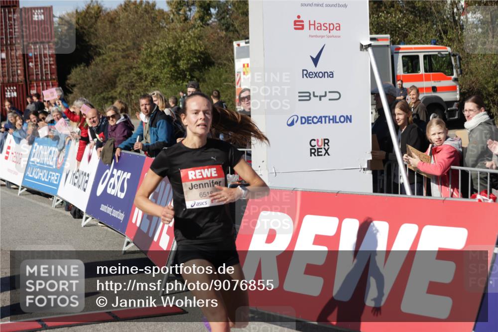 03.10.2025 - Köhlbrandbrückenlauf Jannik Wohlers http://msf.ph/oto/9076855 03.10.2025 12:46:55 Ziel 6483, 6516, 6740 meine-sportfotos.de