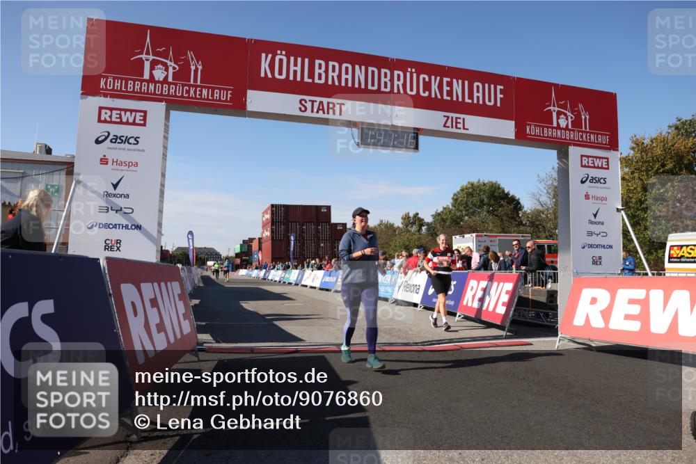 03.10.2025 - Köhlbrandbrückenlauf Lena Gebhardt http://msf.ph/oto/9076860 03.10.2025 13:41:17 Ziel 5116, 5121, 5197, 5421 meine-sportfotos.de