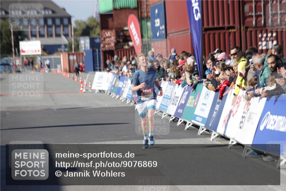 03.10.2025 - Köhlbrandbrückenlauf Jannik Wohlers http://msf.ph/oto/9076869 03.10.2025 12:47:27 Ziel 6638 meine-sportfotos.de