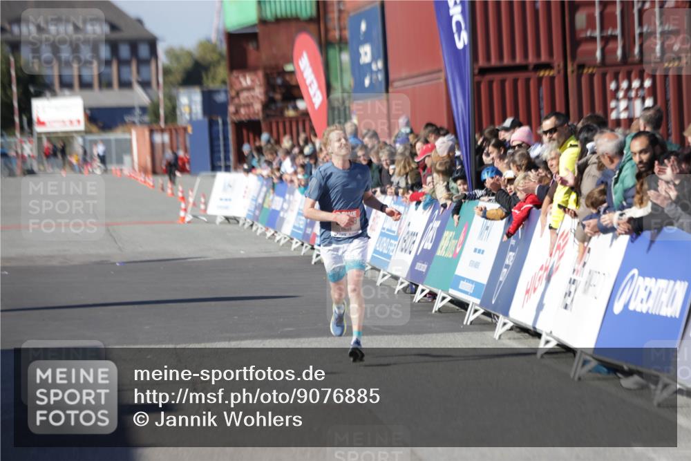03.10.2025 - Köhlbrandbrückenlauf Jannik Wohlers http://msf.ph/oto/9076885 03.10.2025 12:47:27 Ziel 6638 meine-sportfotos.de