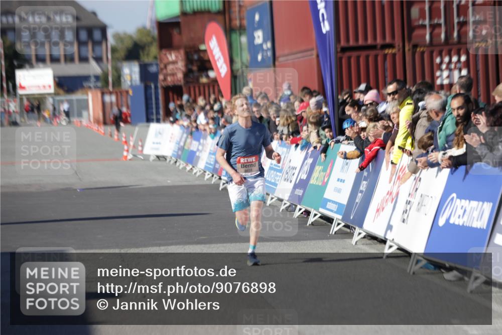 03.10.2025 - Köhlbrandbrückenlauf Jannik Wohlers http://msf.ph/oto/9076898 03.10.2025 12:47:27 Ziel 6638 meine-sportfotos.de