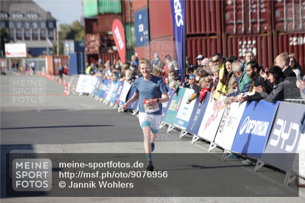 03.10.2025 - Köhlbrandbrückenlauf Jannik Wohlers http://msf.ph/oto/9076956 03.10.2025 12:47:28 Ziel 6638 meine-sportfotos.de