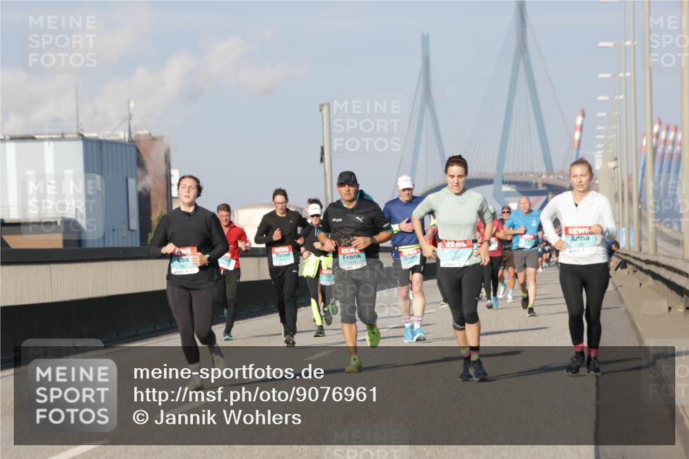 03.10.2025 - Köhlbrandbrückenlauf Jannik Wohlers http://msf.ph/oto/9076961 03.10.2025 09:52:10 Position 3 1301, 3411, 1333, 1395, 3797 meine-sportfotos.de