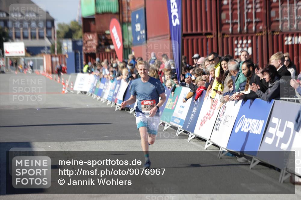 03.10.2025 - Köhlbrandbrückenlauf Jannik Wohlers http://msf.ph/oto/9076967 03.10.2025 12:47:28 Ziel 6638 meine-sportfotos.de