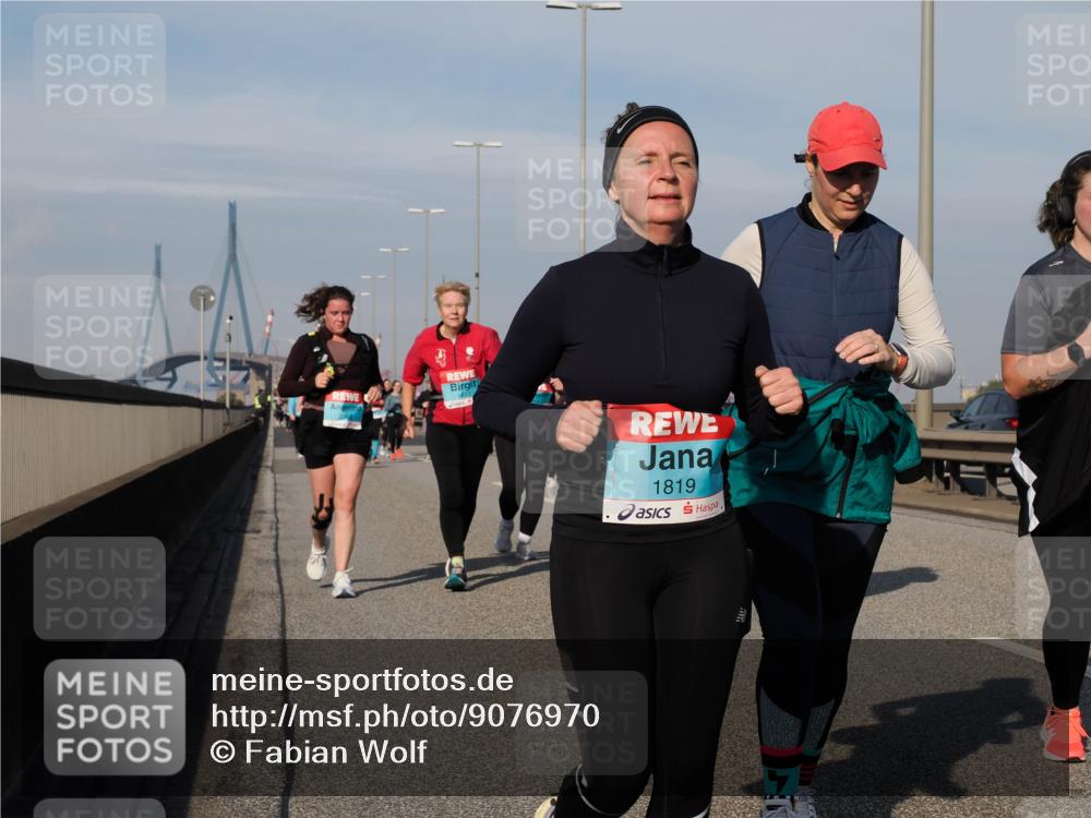 03.10.2025 - Köhlbrandbrückenlauf Fabian Wolf http://msf.ph/oto/9076970 03.10.2025 10:15:36 Position 3 1819 meine-sportfotos.de